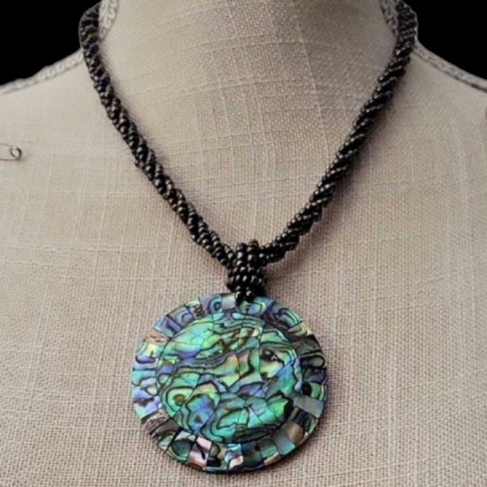 Elegant Abalone Pendant Necklace